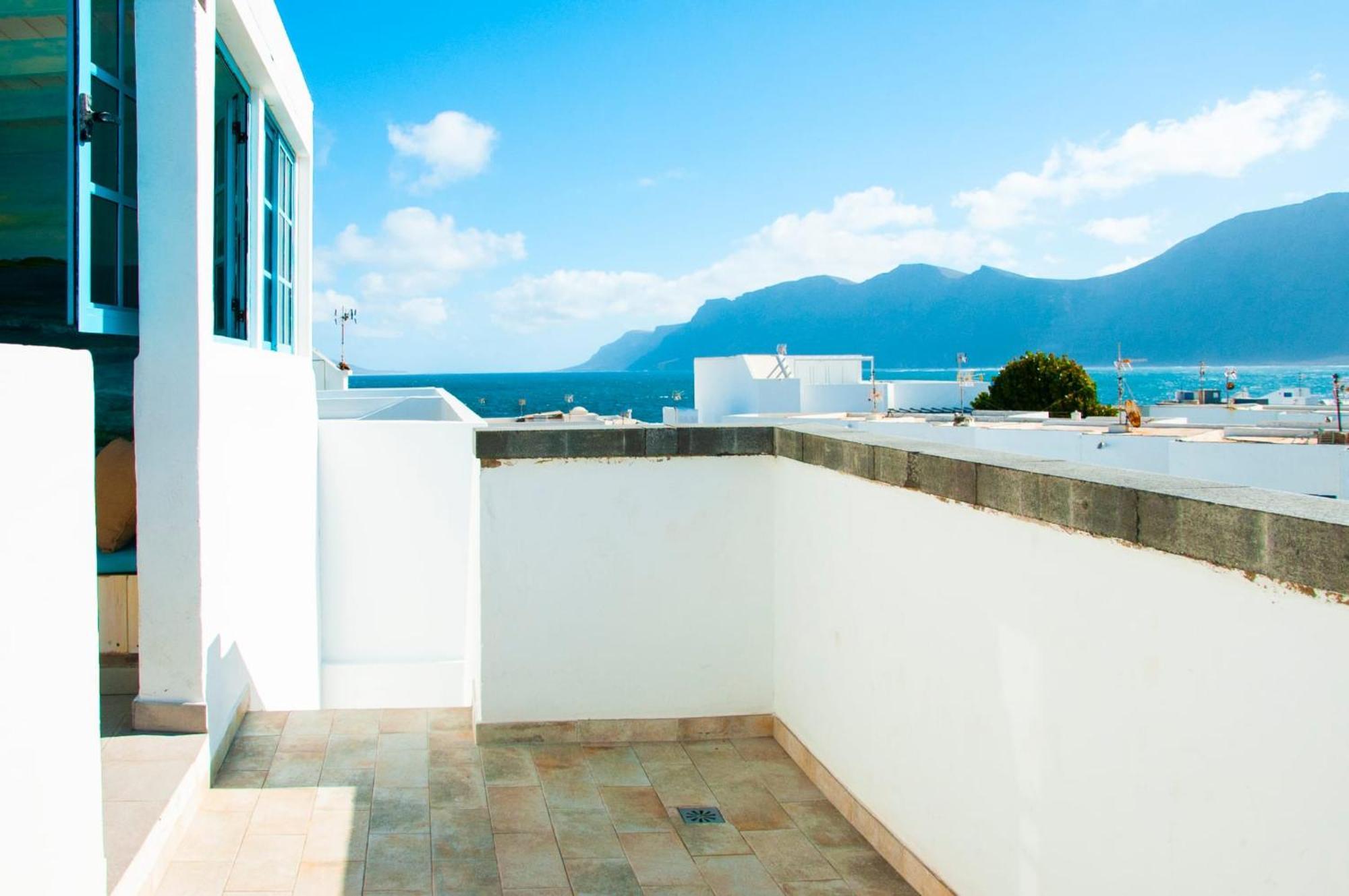 Atico Surf Apartment Famara Bagian luar foto